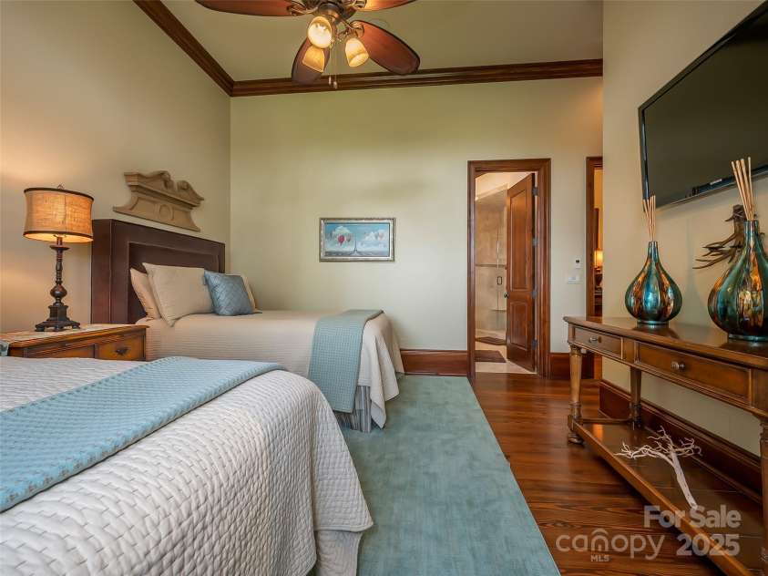 307 Piney Knoll Lane, Hendersonville, NC 28739.  MLS# CAR4227862, YatesRealty ID 1344. 