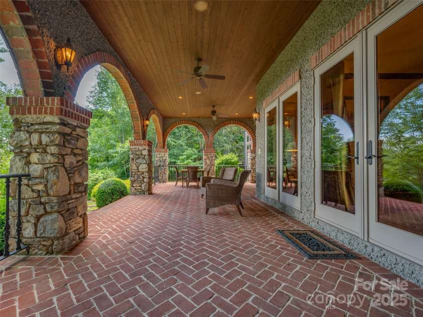 307 Piney Knoll Lane, Hendersonville, NC 28739.  MLS# CAR4227862, YatesRealty ID 1344. 