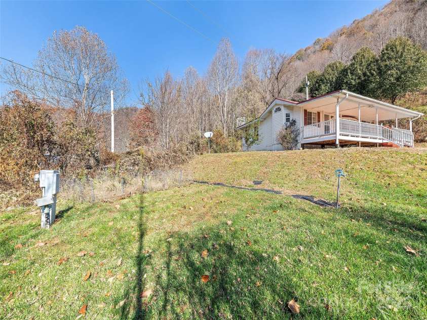 93 Merry Way, Clyde, NC 28721.  MLS# CAR4305352, YatesRealty ID 1344. 