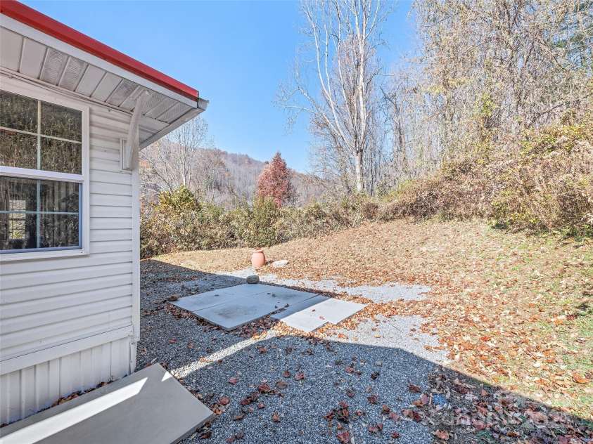 93 Merry Way, Clyde, NC 28721.  MLS# CAR4305352, YatesRealty ID 1344. 