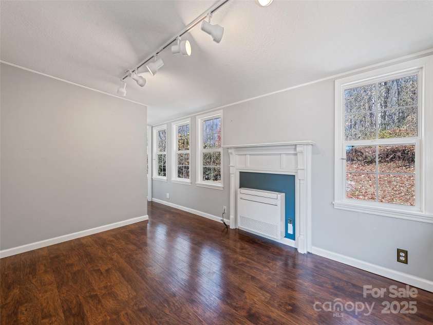 93 Merry Way, Clyde, NC 28721.  MLS# CAR4305352, YatesRealty ID 1344. 