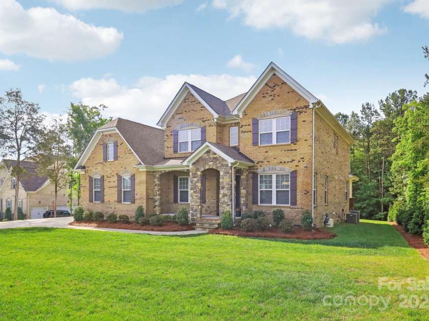 1004 Princesa Drive, Matthews, NC 28104.  MLS# CAR4251580, YatesRealty ID 13440. 