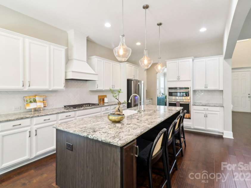 1004 Princesa Drive, Matthews, NC 28104.  MLS# CAR4251580, YatesRealty ID 13440. 