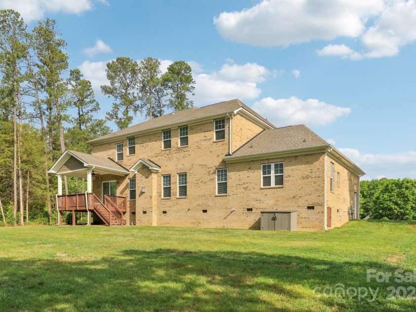 1004 Princesa Drive, Matthews, NC 28104.  MLS# CAR4251580, YatesRealty ID 13440. 