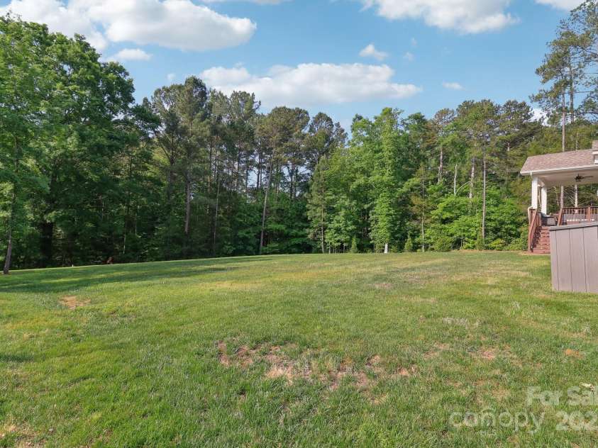 1004 Princesa Drive, Matthews, NC 28104.  MLS# CAR4251580, YatesRealty ID 13440. 