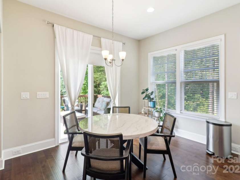 1004 Princesa Drive, Matthews, NC 28104.  MLS# CAR4251580, YatesRealty ID 13440. Breakfast Nook