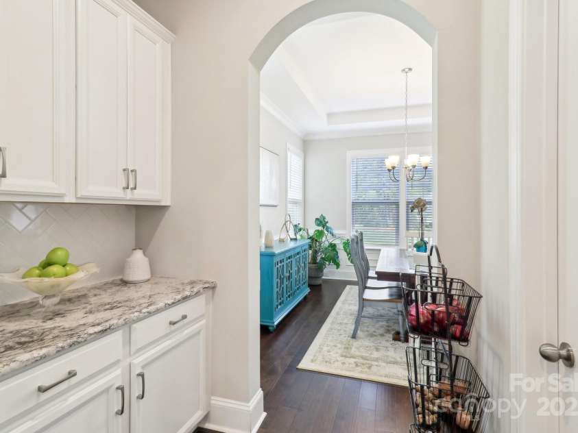 1004 Princesa Drive, Matthews, NC 28104.  MLS# CAR4251580, YatesRealty ID 13440. Butlers Pantry