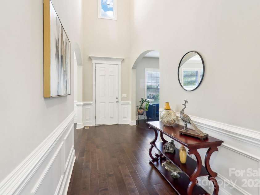 1004 Princesa Drive, Matthews, NC 28104.  MLS# CAR4251580, YatesRealty ID 13440. Foyer