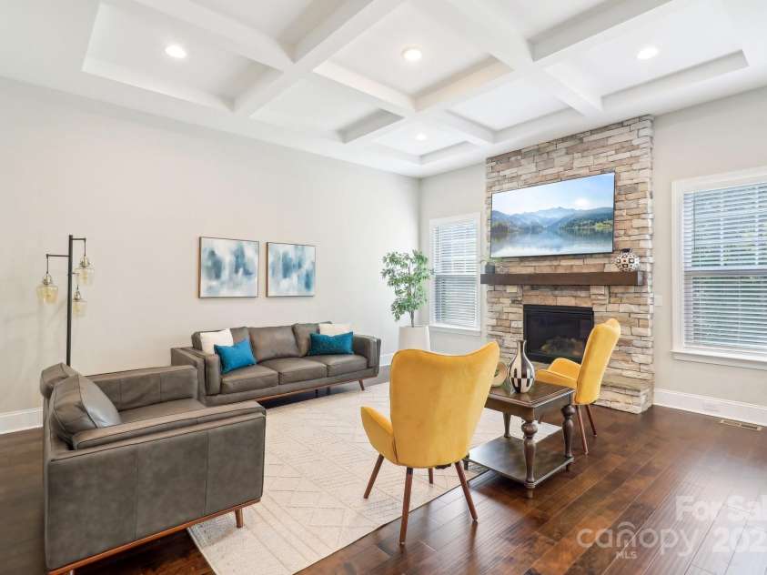 1004 Princesa Drive, Matthews, NC 28104.  MLS# CAR4251580, YatesRealty ID 13440. Great Room