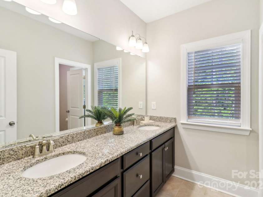 1004 Princesa Drive, Matthews, NC 28104.  MLS# CAR4251580, YatesRealty ID 13440. Jack n Jill Bath