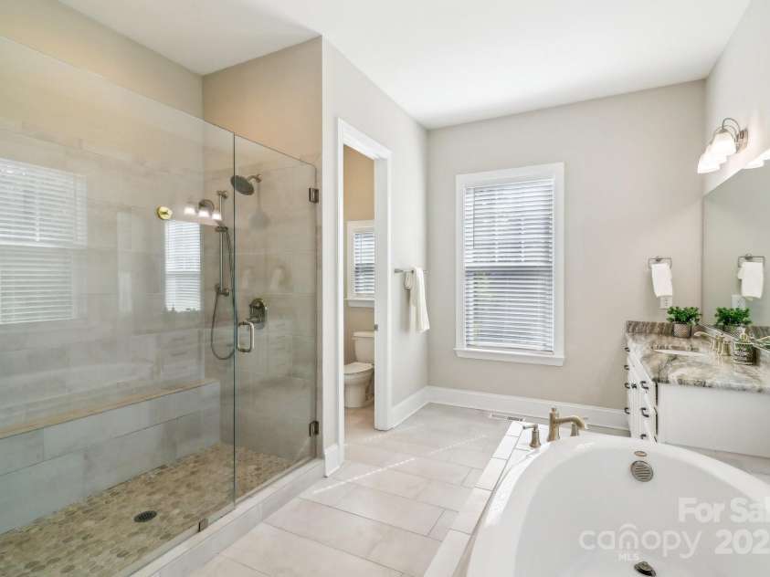 1004 Princesa Drive, Matthews, NC 28104.  MLS# CAR4251580, YatesRealty ID 13440. Primary Bath