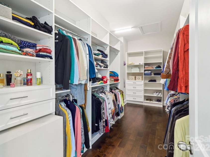 1004 Princesa Drive, Matthews, NC 28104.  MLS# CAR4251580, YatesRealty ID 13440. Primary Closet