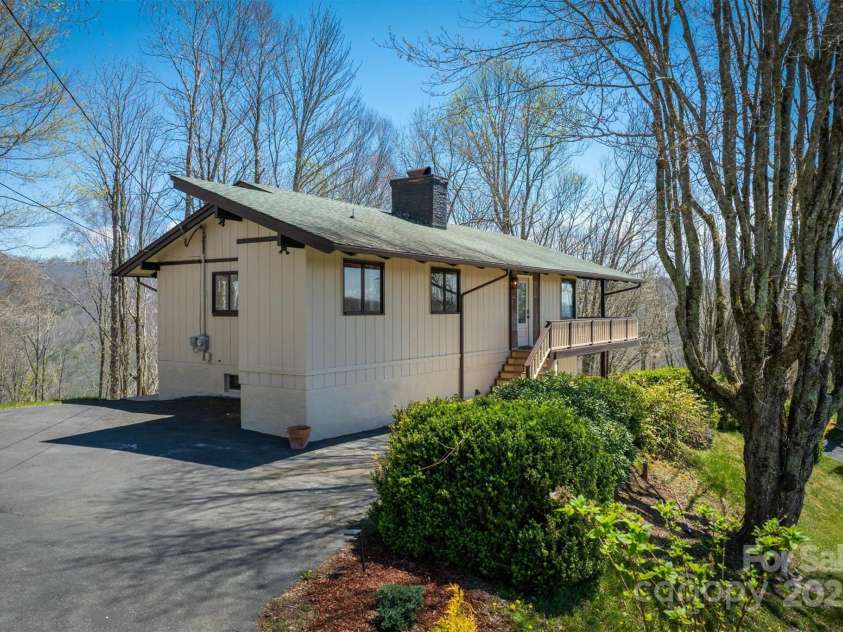 405 Strawberry Lane, Newland, NC 28657.  MLS# CAR4251206, YatesRealty ID 13441. 