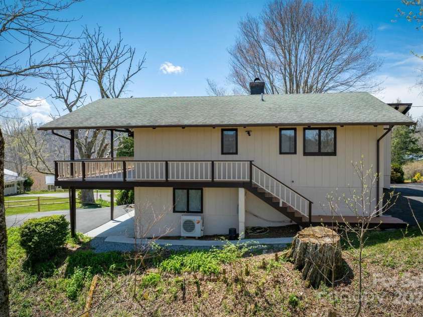 405 Strawberry Lane, Newland, NC 28657.  MLS# CAR4251206, YatesRealty ID 13441. 