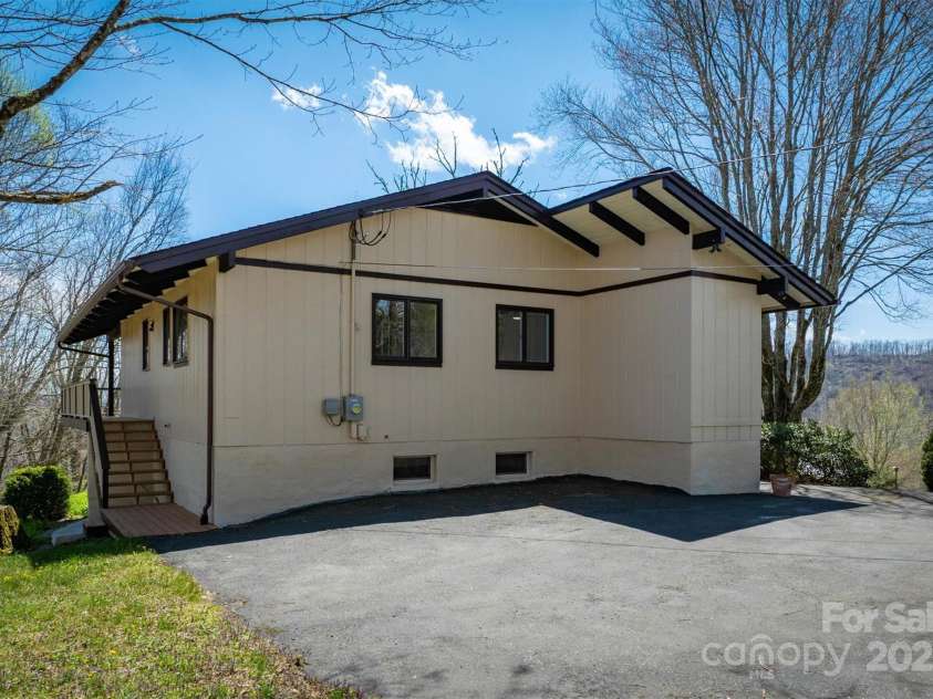 405 Strawberry Lane, Newland, NC 28657.  MLS# CAR4251206, YatesRealty ID 13441. 