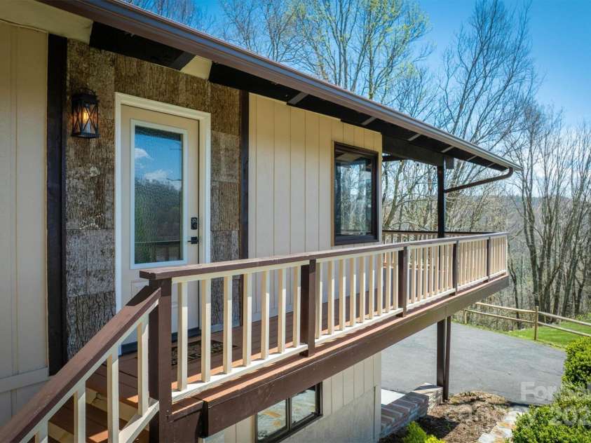 405 Strawberry Lane, Newland, NC 28657.  MLS# CAR4251206, YatesRealty ID 13441. 