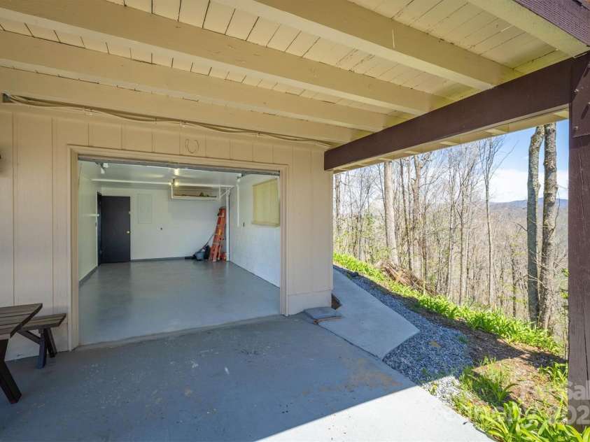 405 Strawberry Lane, Newland, NC 28657.  MLS# CAR4251206, YatesRealty ID 13441. 