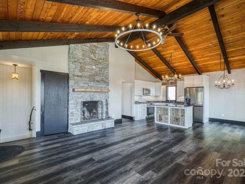 405 Strawberry Lane, Newland, NC 28657.  MLS# CAR4251206, YatesRealty ID 13441. 