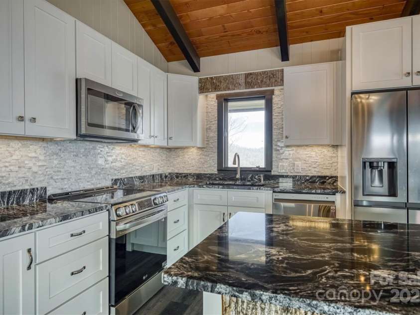 405 Strawberry Lane, Newland, NC 28657.  MLS# CAR4251206, YatesRealty ID 13441. 