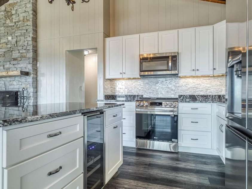 405 Strawberry Lane, Newland, NC 28657.  MLS# CAR4251206, YatesRealty ID 13441. 