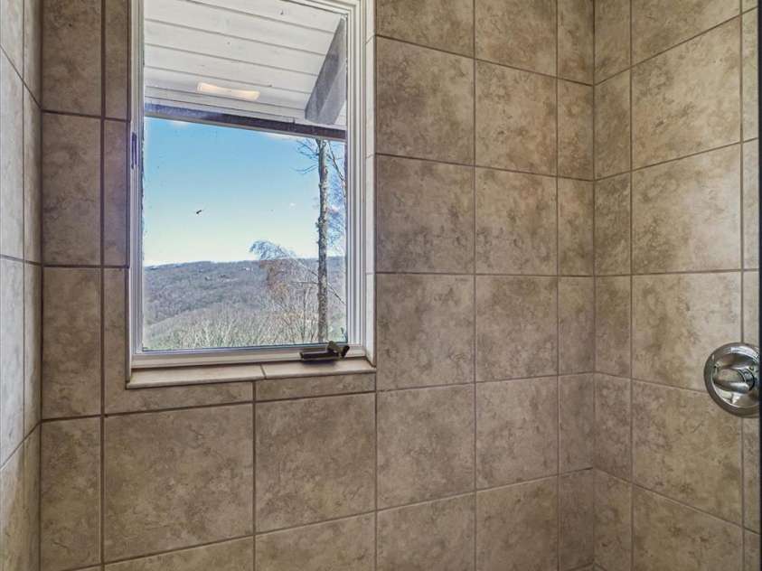 405 Strawberry Lane, Newland, NC 28657.  MLS# CAR4251206, YatesRealty ID 13441. 