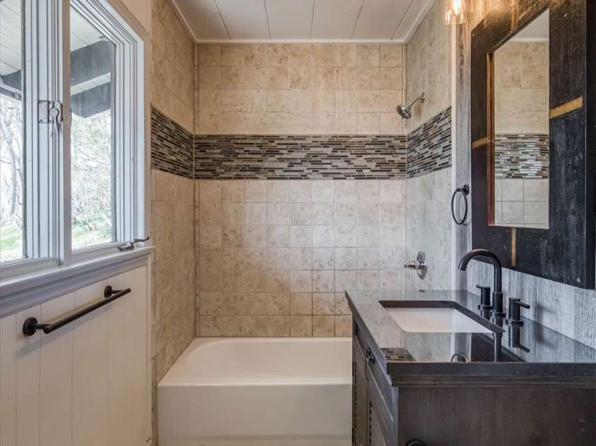 405 Strawberry Lane, Newland, NC 28657.  MLS# CAR4251206, YatesRealty ID 13441. 