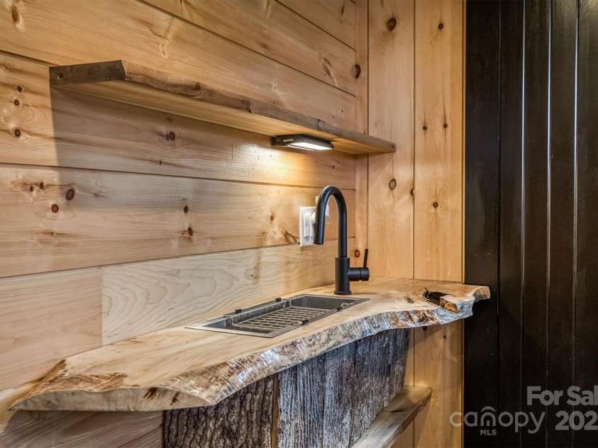 405 Strawberry Lane, Newland, NC 28657.  MLS# CAR4251206, YatesRealty ID 13441. 