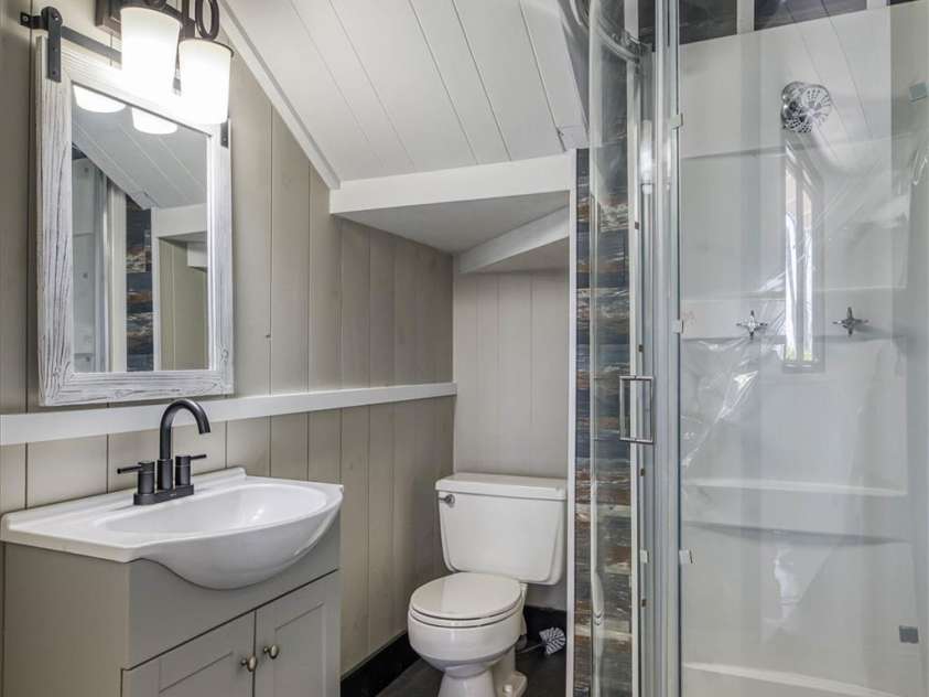 405 Strawberry Lane, Newland, NC 28657.  MLS# CAR4251206, YatesRealty ID 13441. 