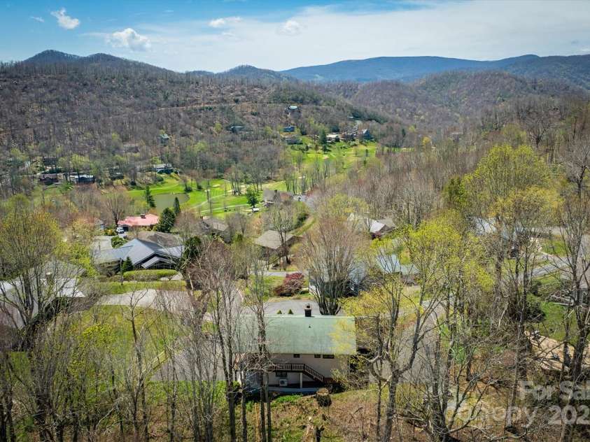 405 Strawberry Lane, Newland, NC 28657.  MLS# CAR4251206, YatesRealty ID 13441. 