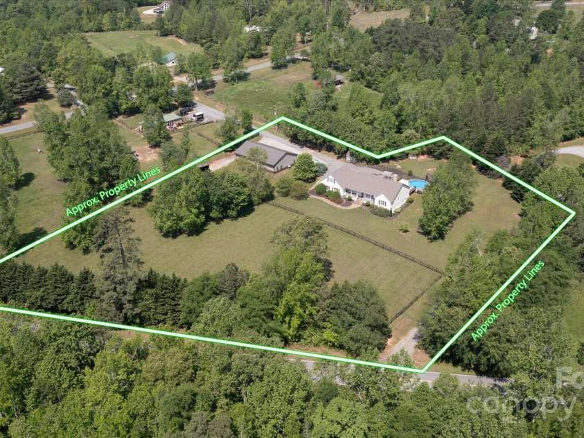 2409 Golf Course Road, Columbus, NC 28722.  MLS# CAR4318941, YatesRealty ID 13442. 