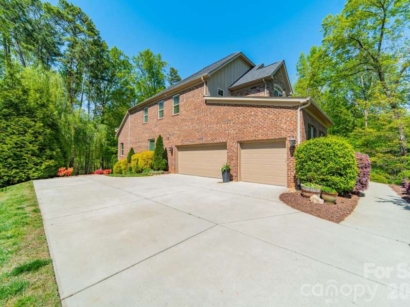 800 Hidden Pond Lane, Waxhaw, NC 28173.  MLS# CAR4363198, YatesRealty ID 13442. Expanded driveway and 3-car sideload garage. 
