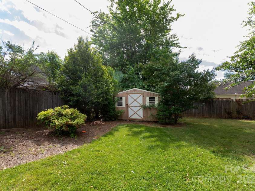 539 Marsh Road, Charlotte, NC 28209.  MLS# CAR4247791, YatesRealty ID 13443. 