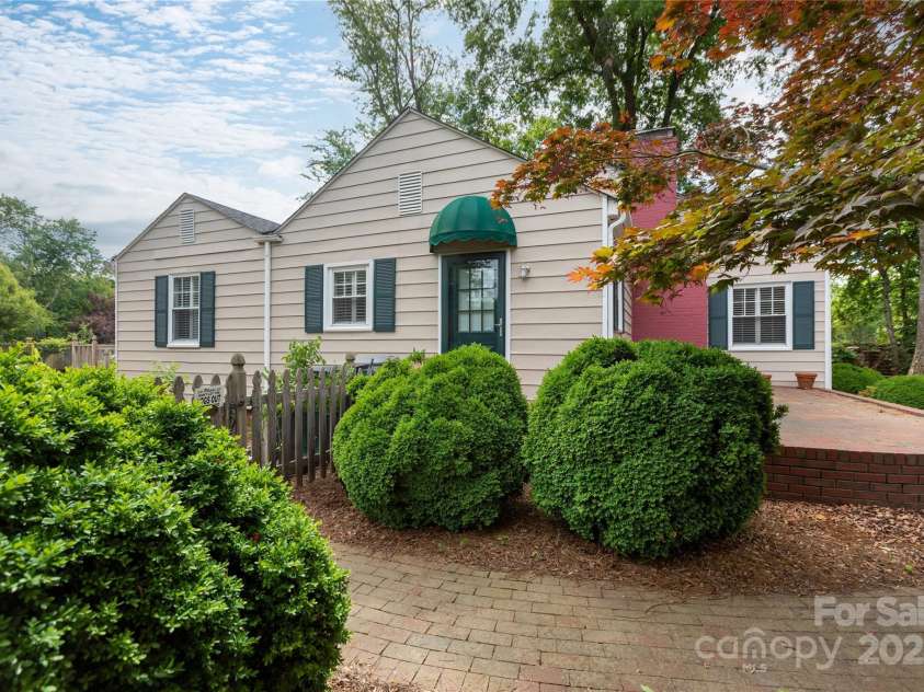 539 Marsh Road, Charlotte, NC 28209.  MLS# CAR4247791, YatesRealty ID 13443. 