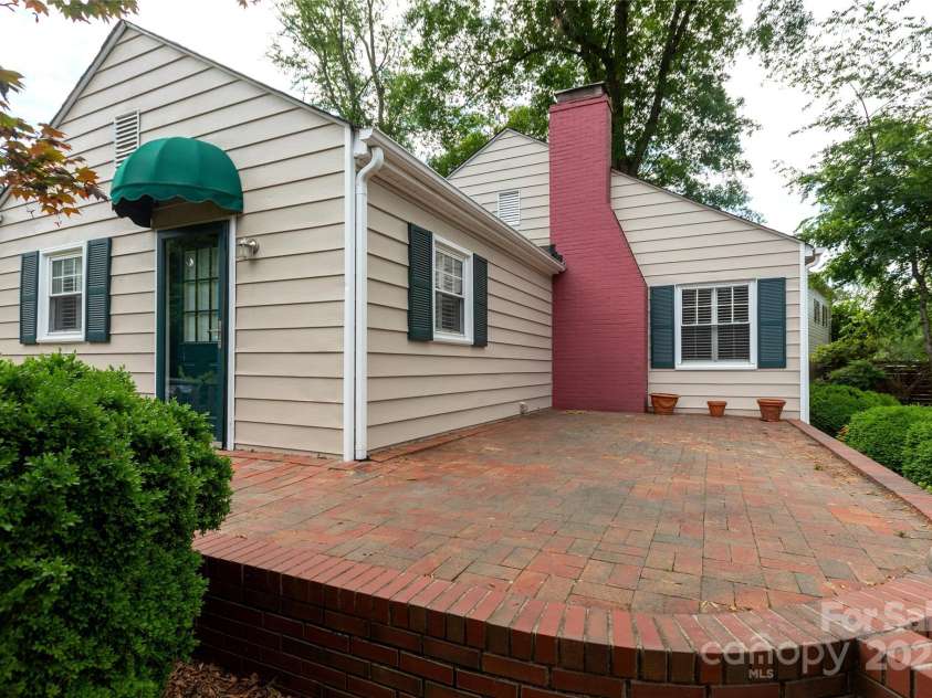 539 Marsh Road, Charlotte, NC 28209.  MLS# CAR4247791, YatesRealty ID 13443. 