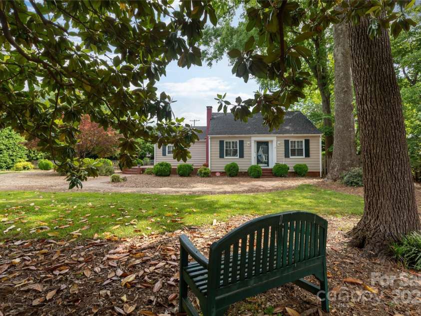 539 Marsh Road, Charlotte, NC 28209.  MLS# CAR4247791, YatesRealty ID 13443. 