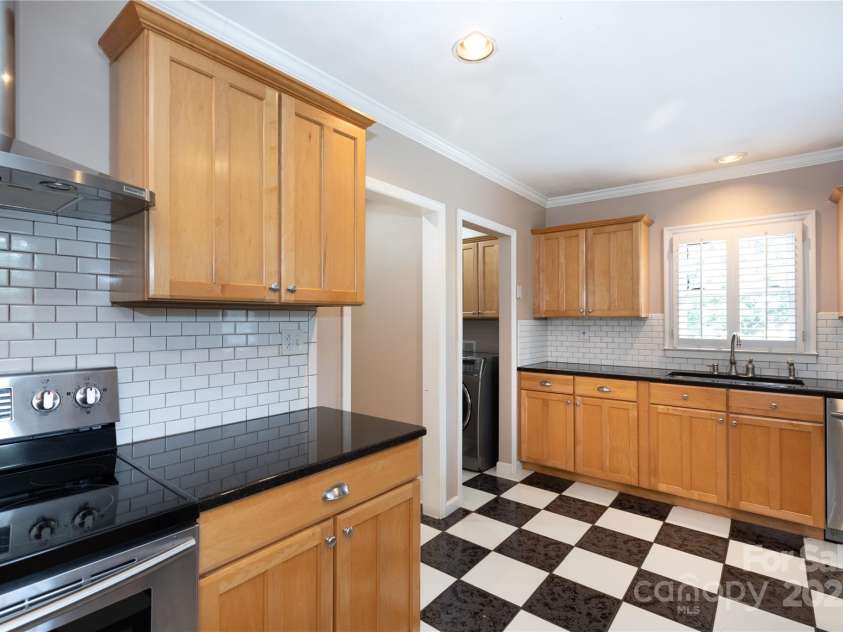 539 Marsh Road, Charlotte, NC 28209.  MLS# CAR4247791, YatesRealty ID 13443. 