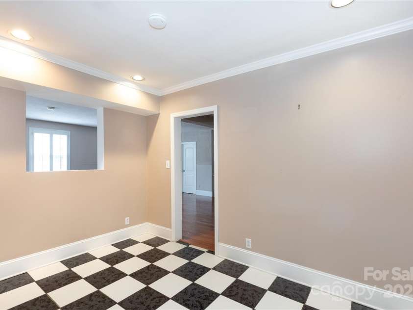 539 Marsh Road, Charlotte, NC 28209.  MLS# CAR4247791, YatesRealty ID 13443. 