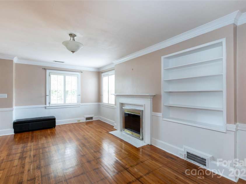 539 Marsh Road, Charlotte, NC 28209.  MLS# CAR4247791, YatesRealty ID 13443. 