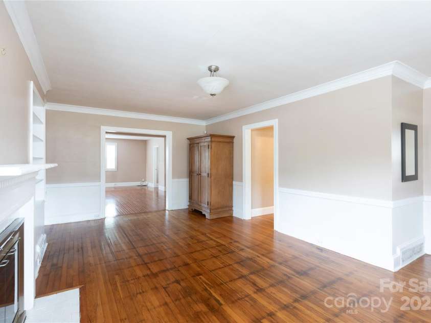 539 Marsh Road, Charlotte, NC 28209.  MLS# CAR4247791, YatesRealty ID 13443. 