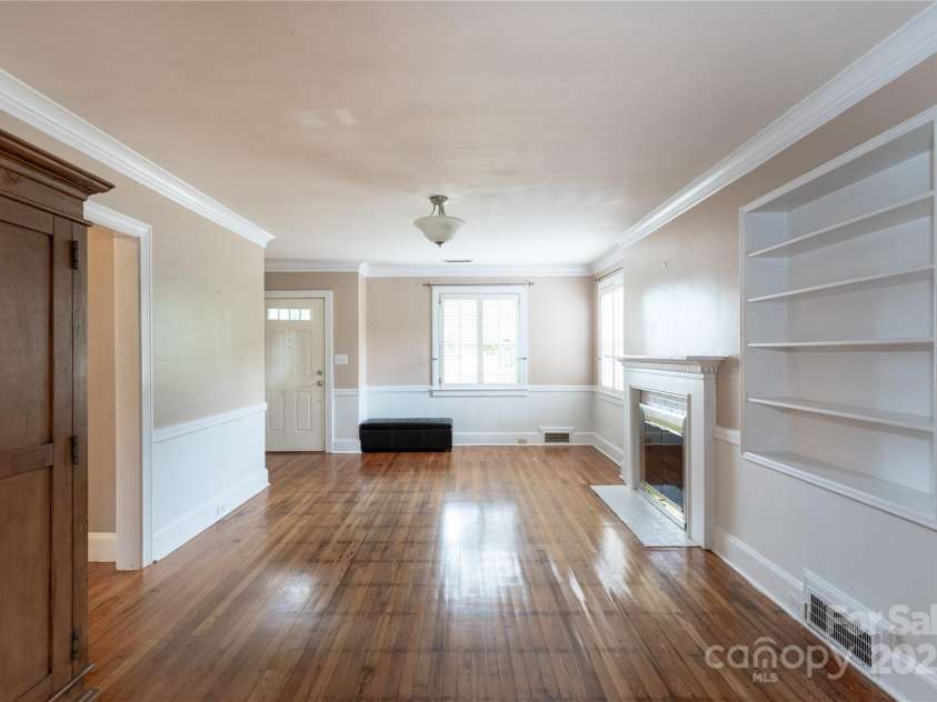 539 Marsh Road, Charlotte, NC 28209.  MLS# CAR4247791, YatesRealty ID 13443. 