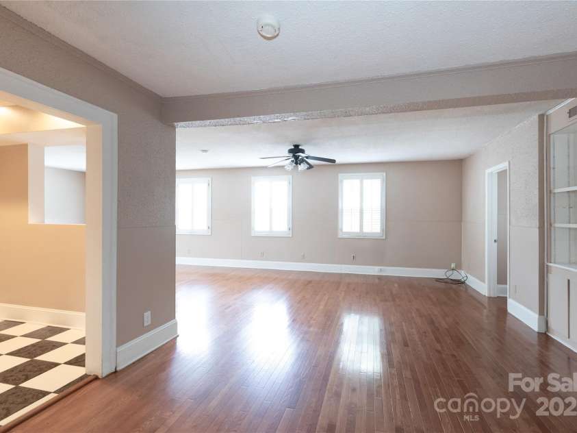 539 Marsh Road, Charlotte, NC 28209.  MLS# CAR4247791, YatesRealty ID 13443. 