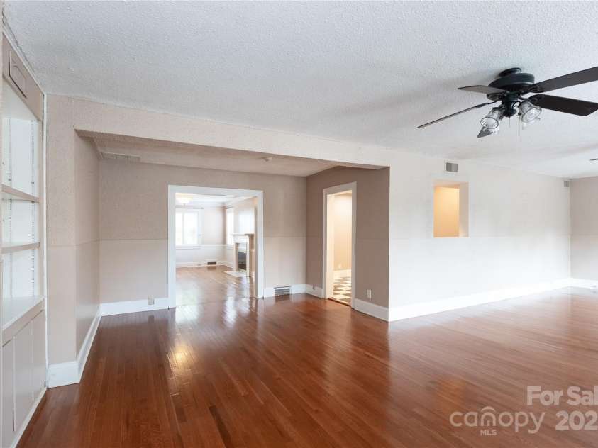 539 Marsh Road, Charlotte, NC 28209.  MLS# CAR4247791, YatesRealty ID 13443. 