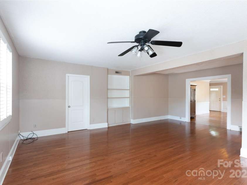 539 Marsh Road, Charlotte, NC 28209.  MLS# CAR4247791, YatesRealty ID 13443. 