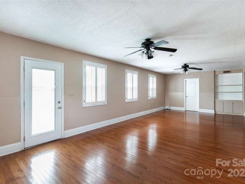 539 Marsh Road, Charlotte, NC 28209.  MLS# CAR4247791, YatesRealty ID 13443. 