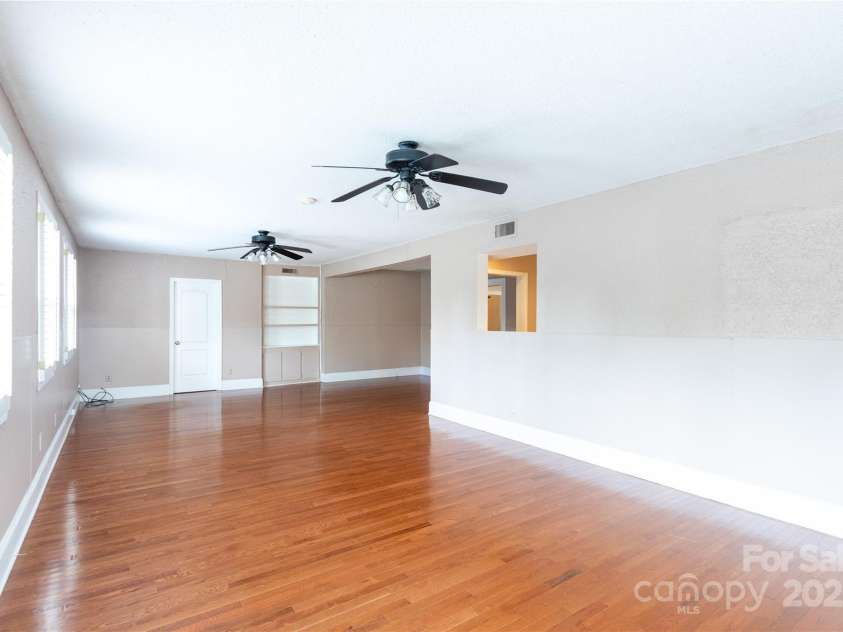 539 Marsh Road, Charlotte, NC 28209.  MLS# CAR4247791, YatesRealty ID 13443. 