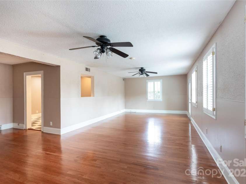 539 Marsh Road, Charlotte, NC 28209.  MLS# CAR4247791, YatesRealty ID 13443. 