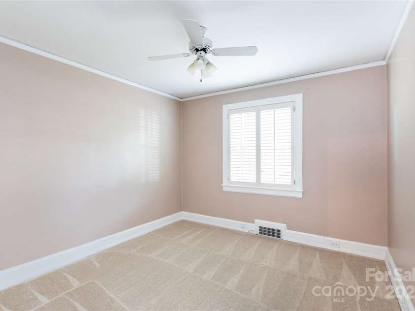 539 Marsh Road, Charlotte, NC 28209.  MLS# CAR4247791, YatesRealty ID 13443. 