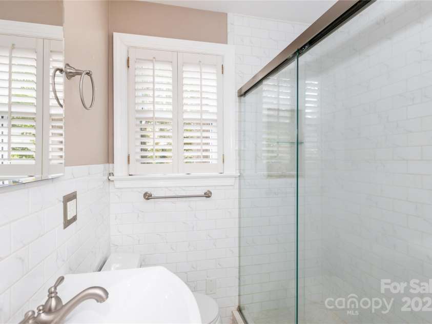 539 Marsh Road, Charlotte, NC 28209.  MLS# CAR4247791, YatesRealty ID 13443. 