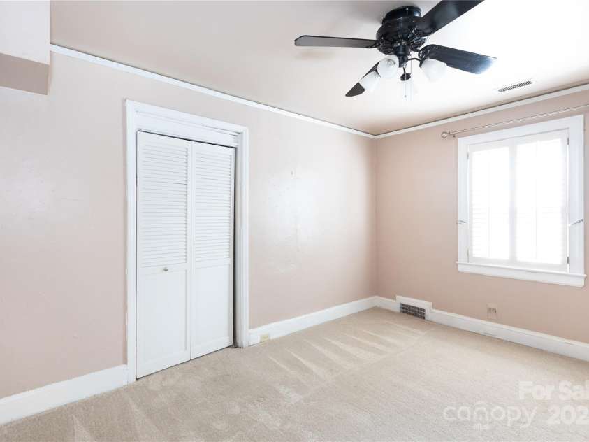 539 Marsh Road, Charlotte, NC 28209.  MLS# CAR4247791, YatesRealty ID 13443. 