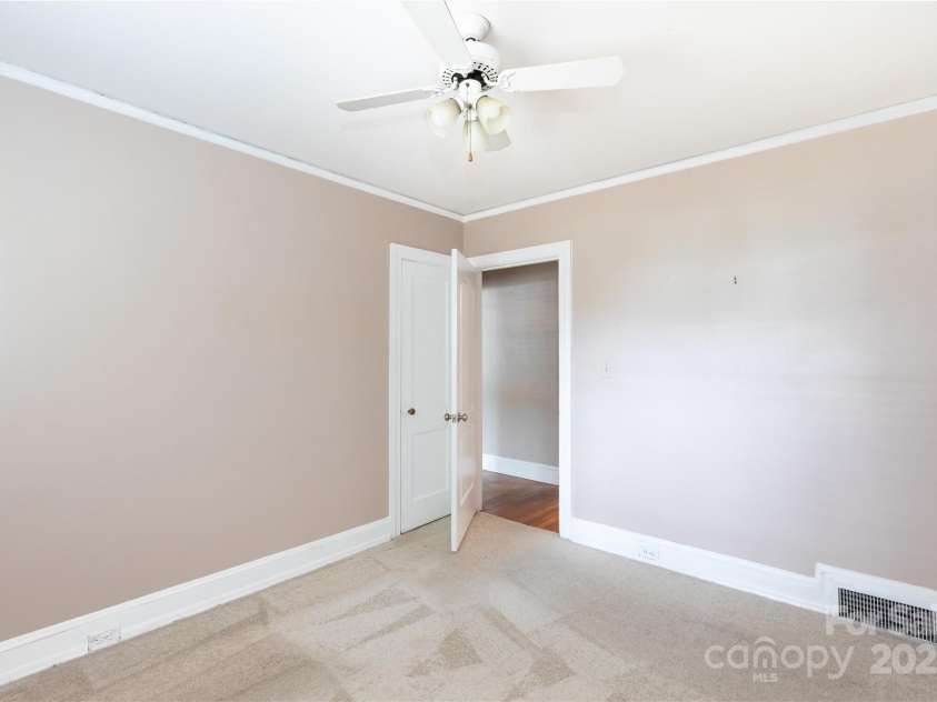 539 Marsh Road, Charlotte, NC 28209.  MLS# CAR4247791, YatesRealty ID 13443. 